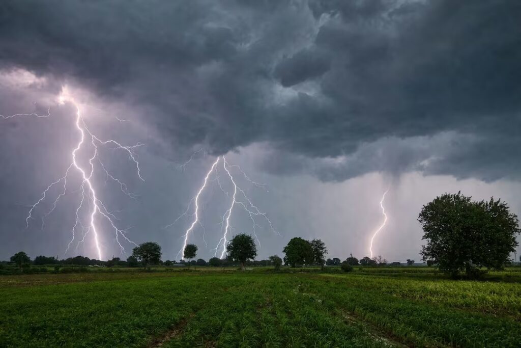 गुजरात में बारिश अलर्ट, 3 सिस्टम सक्रिय