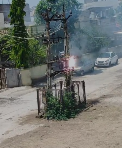 धंधुका: ट्रांसफार्मर में आग से मची अफरा-तफरी