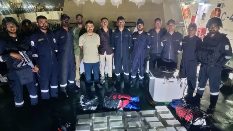 गुजरात ATS और कोस्ट गार्ड की बड़ी कार्रवाई, जहाज से 118 किलो कोकीन जब्त, चार आरोपी शिकंजे में
