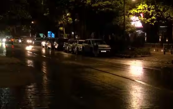 Weather Today LIVE: दिल्ली-NCR में आंधी-बारिश से राहत, कई फ्लाइट डायवर्ट