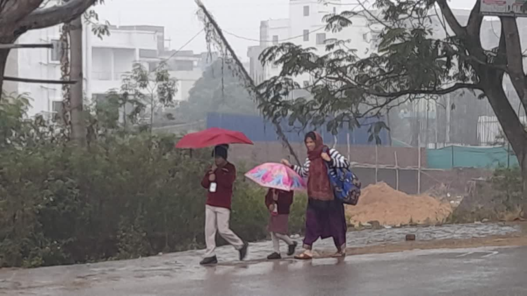 अमरेली में मौसम ने बदला मिजाज, राजुला पंथक में गरज-चमक के साथ हुई बारिश