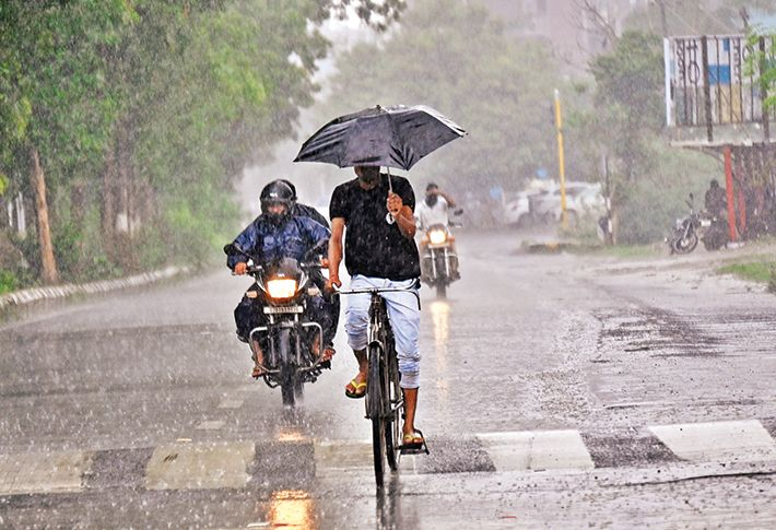 गुजरात में मानसून सक्रिय, कई जिलों में भारी बारिश की चेतावनी